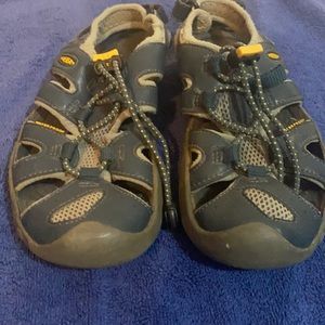Boys size 13 Keens Sandler’s